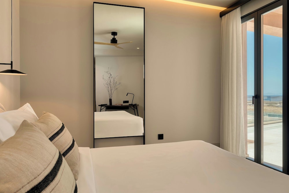 Domes Novos Santorini, Autograph Collection — Hotel rooms in Oia, South Aegean