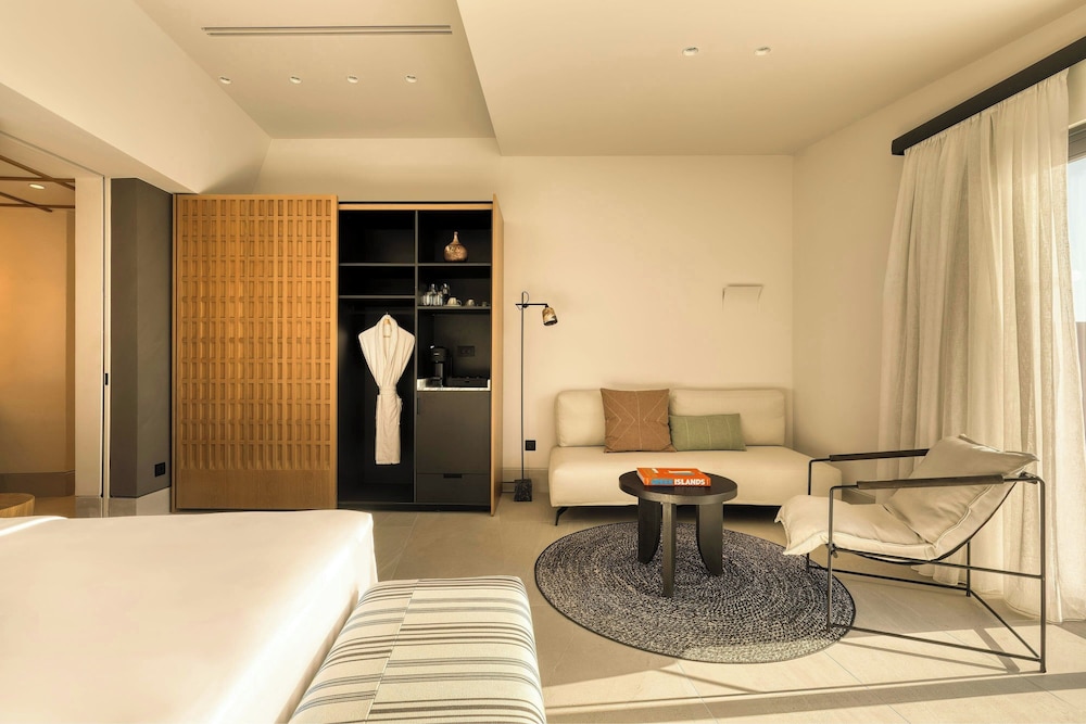 Domes Novos Santorini, Autograph Collection — Hotel rooms in Oia, South Aegean