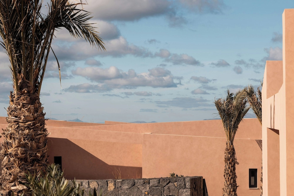 Domes Novos Santorini, Autograph Collection — Hotel building in Oia, South Aegean