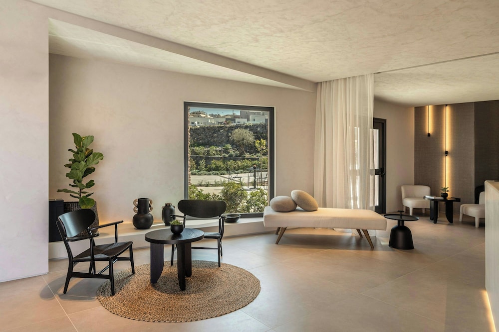 Domes Novos Santorini, Autograph Collection — Hotel rooms in Oia, South Aegean