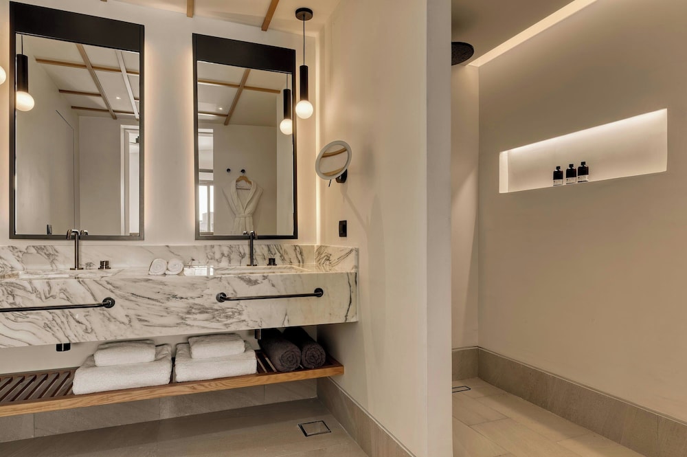 Domes Novos Santorini, Autograph Collection — Hotel rooms in Oia, South Aegean