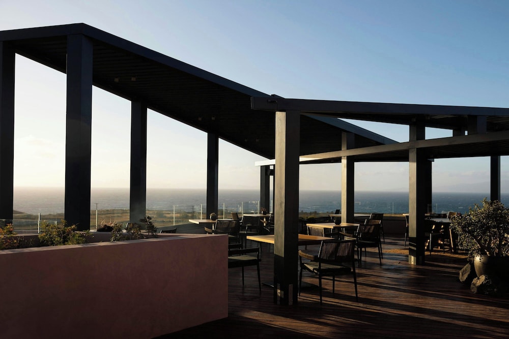 Domes Novos Santorini, Autograph Collection — Restaurant & bars in Oia, South Aegean