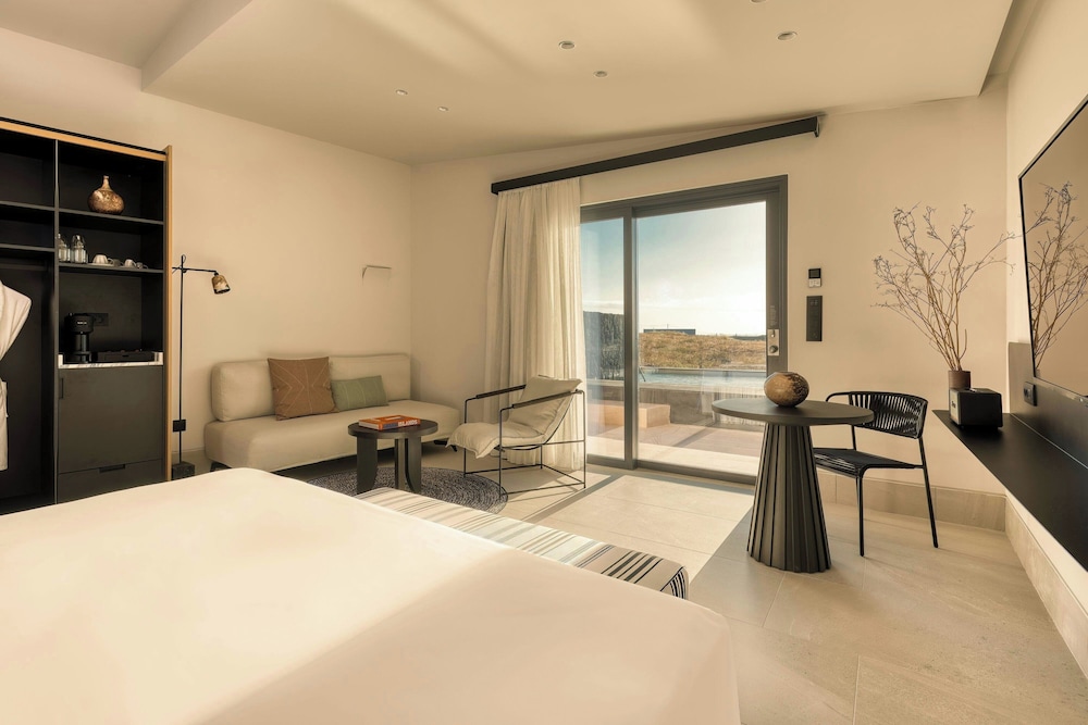 Domes Novos Santorini, Autograph Collection — Hotel rooms in Oia, South Aegean