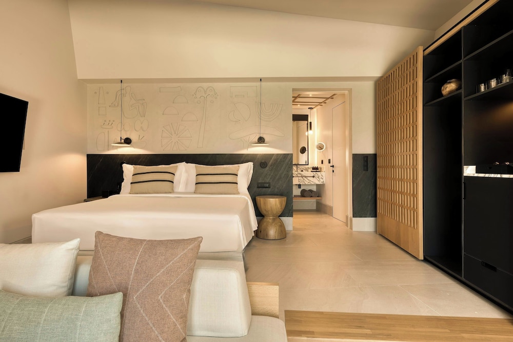 Domes Novos Santorini, Autograph Collection — Hotel rooms in Oia, South Aegean