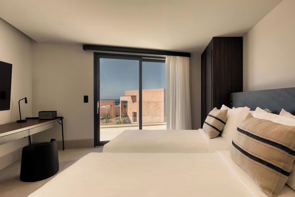 Domes Novos Santorini, Autograph Collection — Hotel rooms in Oia, South Aegean