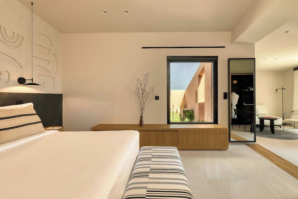 Domes Novos Santorini, Autograph Collection — Hotel rooms in Oia, South Aegean