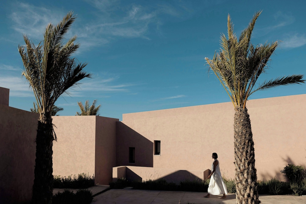 Domes Novos Santorini, Autograph Collection — Hotel building in Oia, South Aegean
