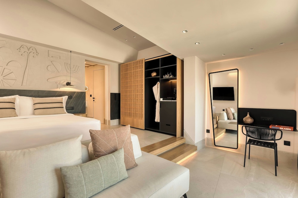 Domes Novos Santorini, Autograph Collection — Hotel rooms in Oia, South Aegean