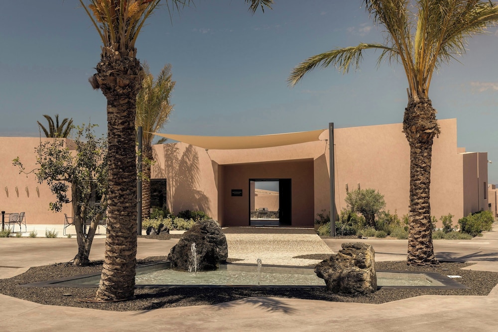 Domes Novos Santorini, Autograph Collection — Hotel building in Oia, South Aegean