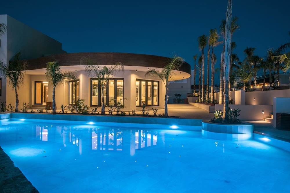 Noble Hotel Suites - Adults Only — Swimming pool in Gouves