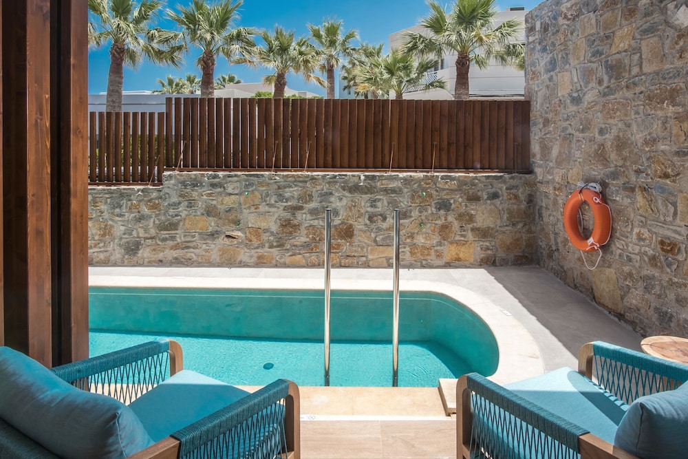 Noble Hotel Suites - Adults Only — Swimming pool in Gouves