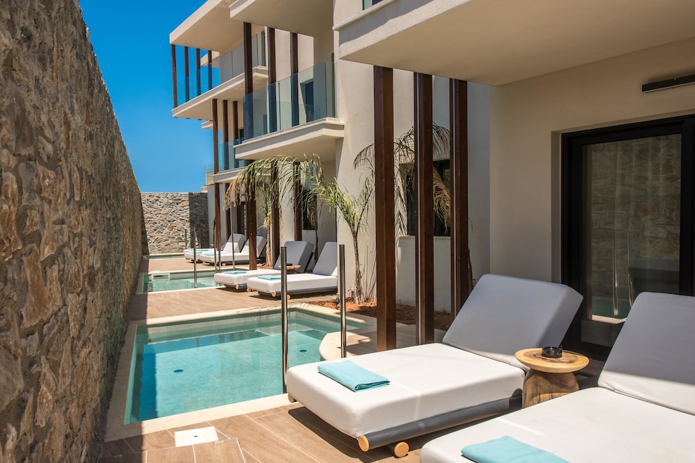 Noble Hotel Suites - Adults Only — Swimming pool in Gouves
