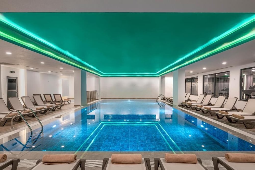 Vox Maris Resort- Ultra All Inclusive — Pool in Side
