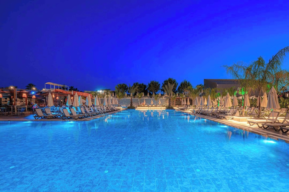 Vox Maris Resort- Ultra All Inclusive — Pool in Side