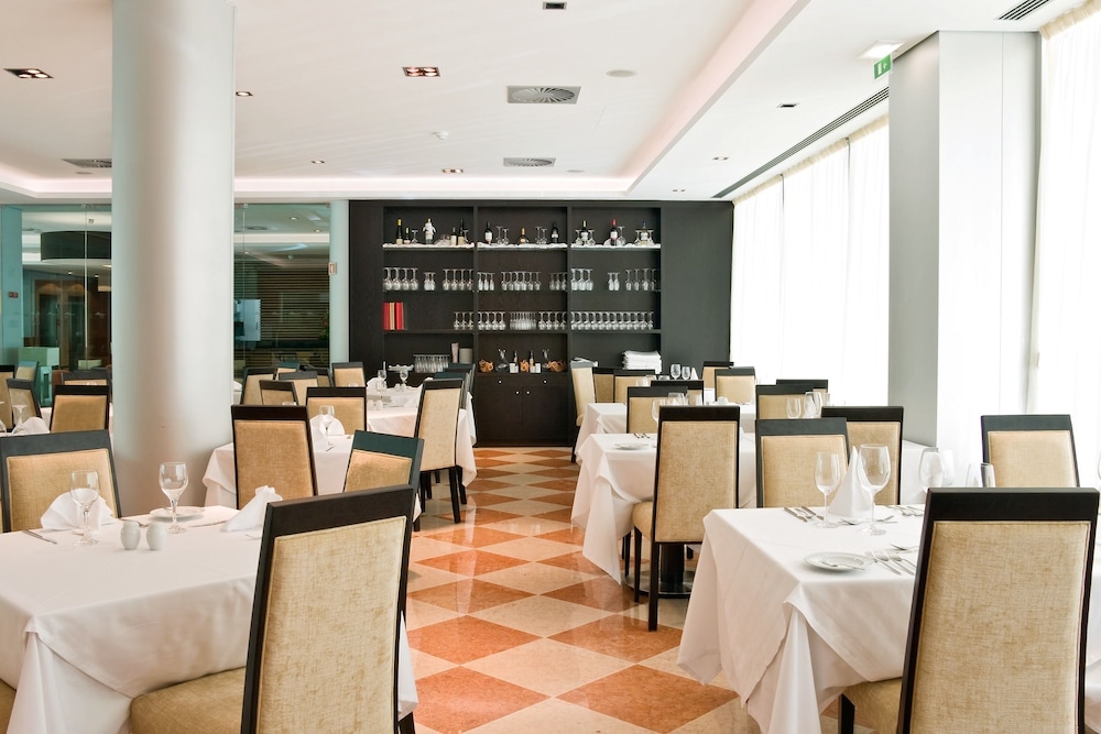 Monte Gordo Hotel Apartamentos & Spa — Restaurant & bars in Monte Gordo, Faro