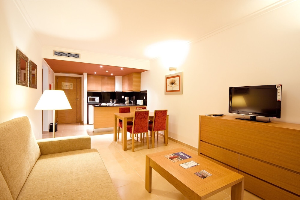 Monte Gordo Hotel Apartamentos & Spa — Hotel rooms in Monte Gordo, Faro