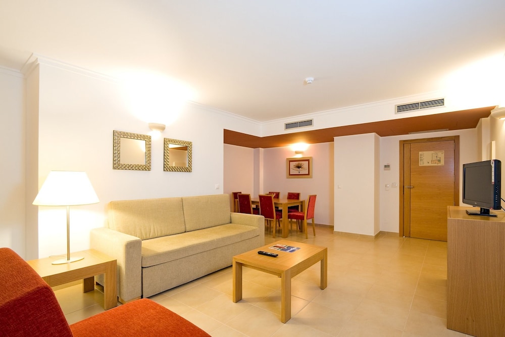 Monte Gordo Hotel Apartamentos & Spa — Hotel rooms in Monte Gordo, Faro
