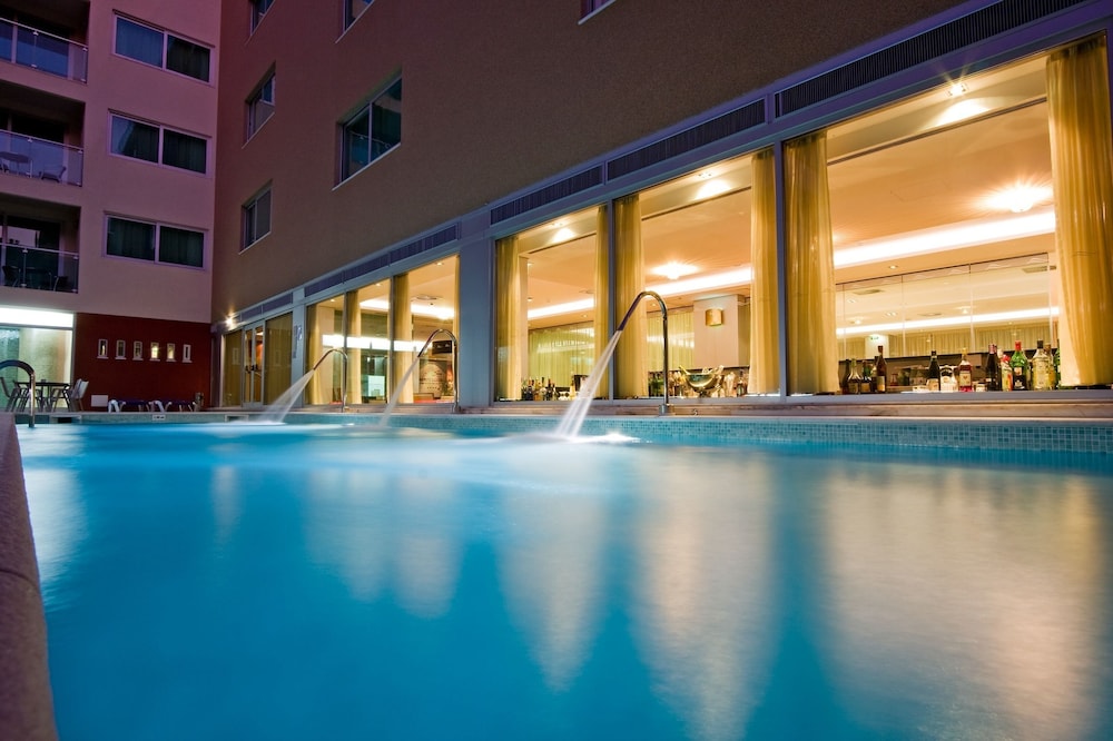 Monte Gordo Hotel Apartamentos & Spa — Swimming pool in Monte Gordo, Faro