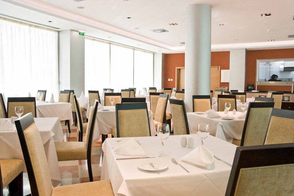 Monte Gordo Hotel Apartamentos & Spa — Restaurant & bars in Monte Gordo, Faro