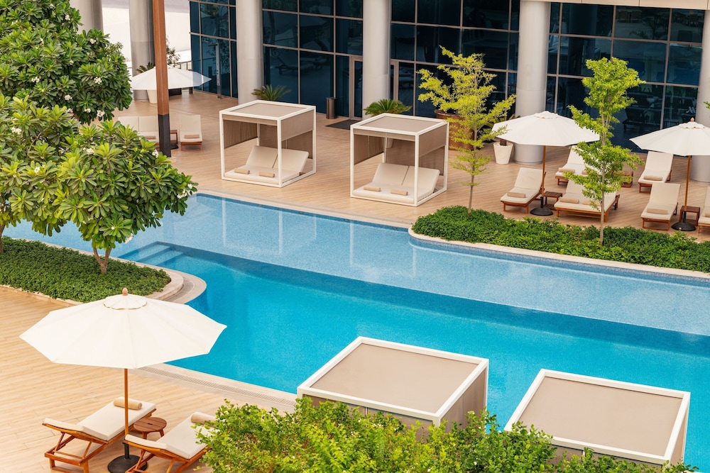 Marriott Marquis Dubai Creek — Swimming pool in Dubai