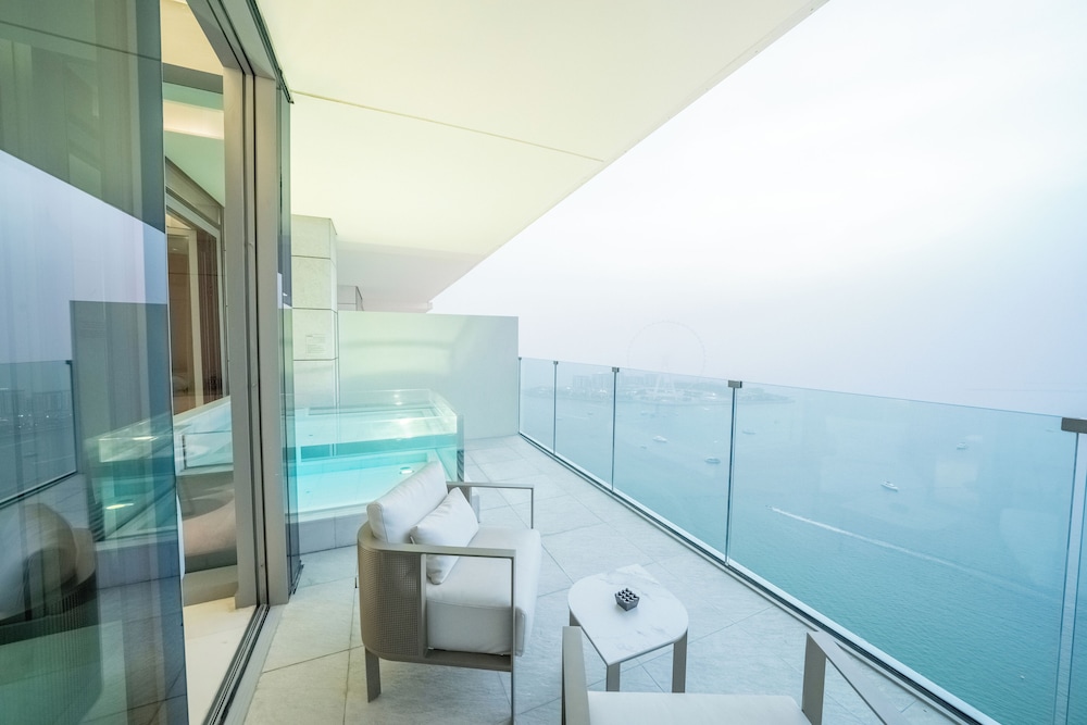 FIVE LUXE — Hotel rooms in Dubai