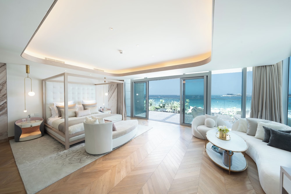 FIVE LUXE — Hotel rooms in Dubai