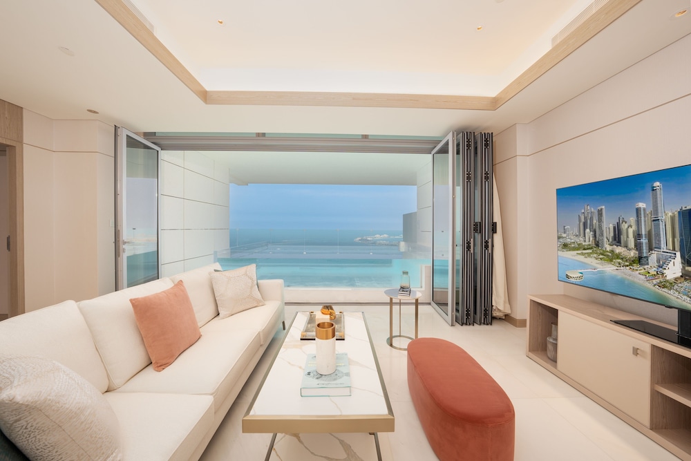 FIVE LUXE — Hotel rooms in Dubai