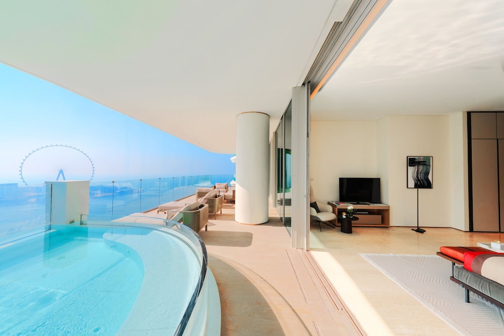 FIVE LUXE — Hotel rooms in Dubai