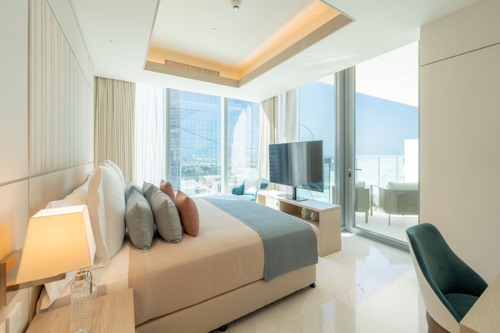 FIVE LUXE — Hotel rooms in Dubai
