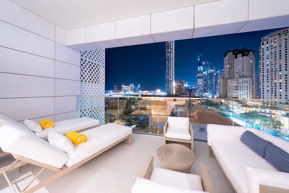 FIVE LUXE — Hotel rooms in Dubai