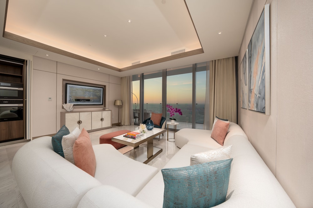 FIVE LUXE — Hotel rooms in Dubai