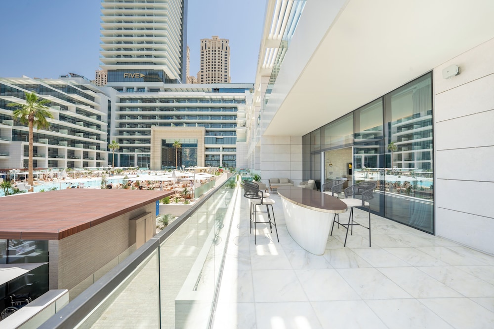 FIVE LUXE — Hotel building in Dubai