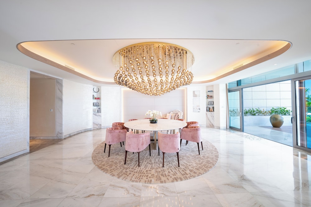 FIVE LUXE — Restaurant & bars in Dubai