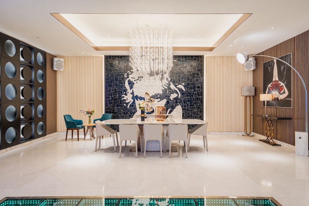 FIVE LUXE — Restaurant & bars in Dubai