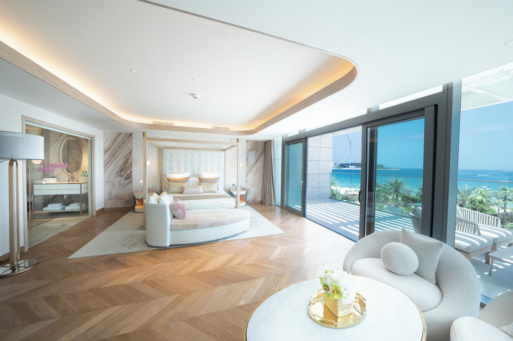 FIVE LUXE — Hotel rooms in Dubai