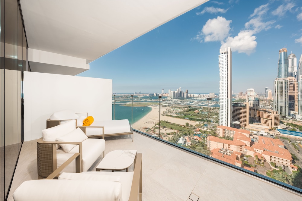 FIVE LUXE — Hotel rooms in Dubai