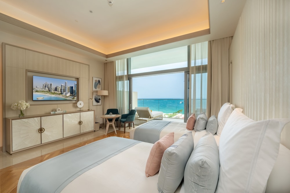 FIVE LUXE — Hotel rooms in Dubai