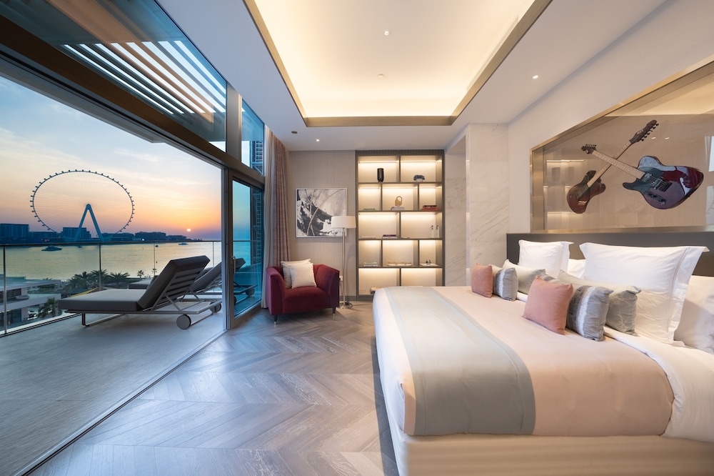 FIVE LUXE — Hotel rooms in Dubai