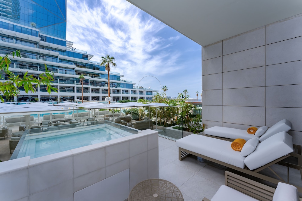 FIVE LUXE — Hotel rooms in Dubai
