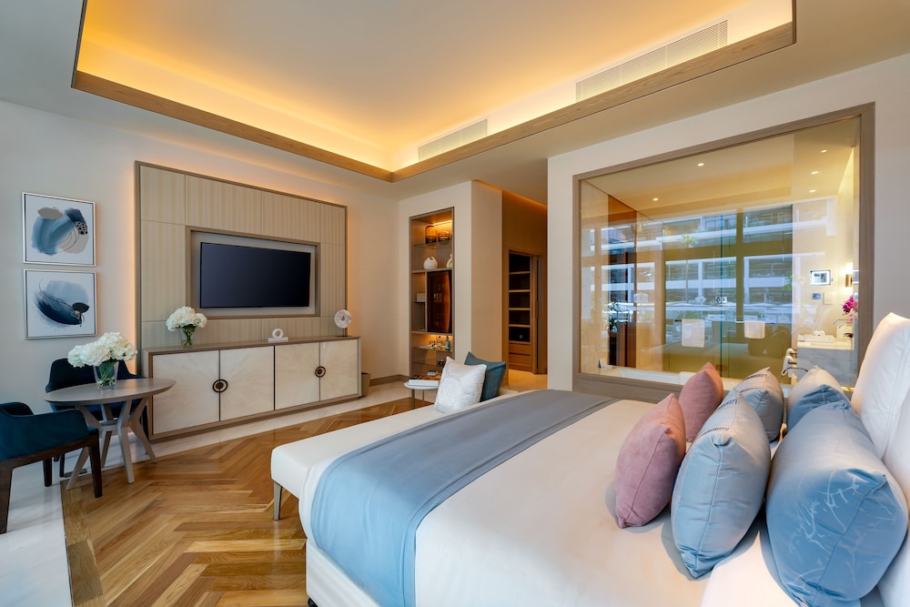 FIVE LUXE — Hotel rooms in Dubai
