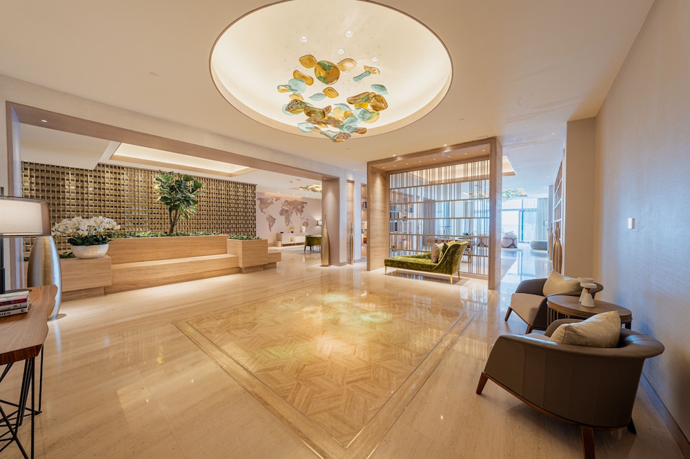 FIVE LUXE — Hotel building in Dubai