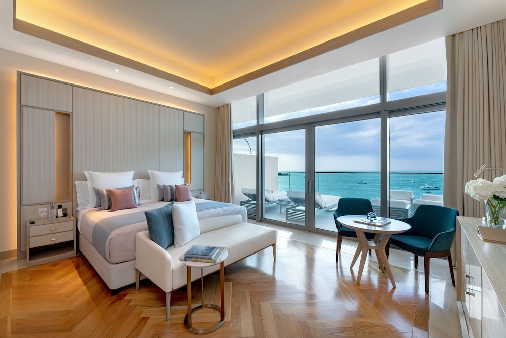 FIVE LUXE — Hotel rooms in Dubai