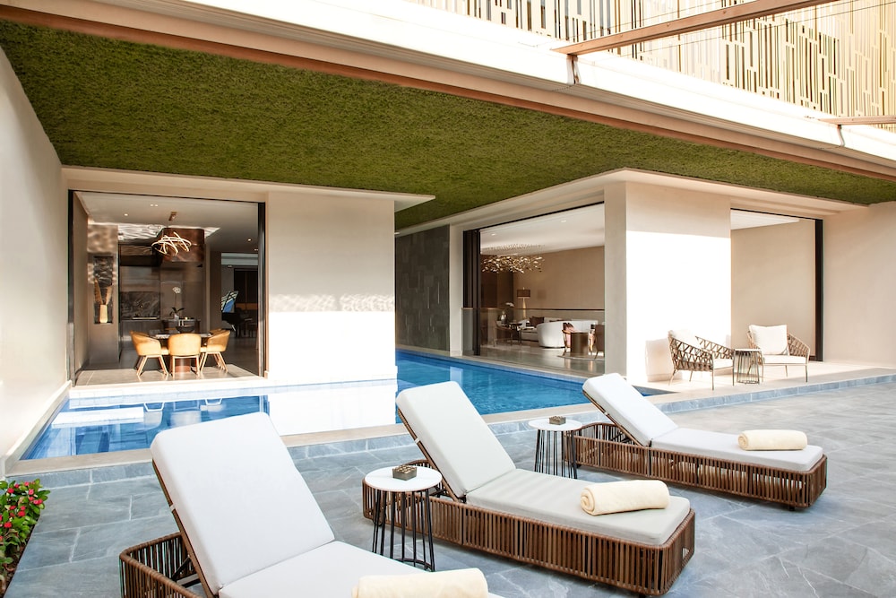 The Biltmore Hotel Villas, Dubai — Swimming pool in Dubai