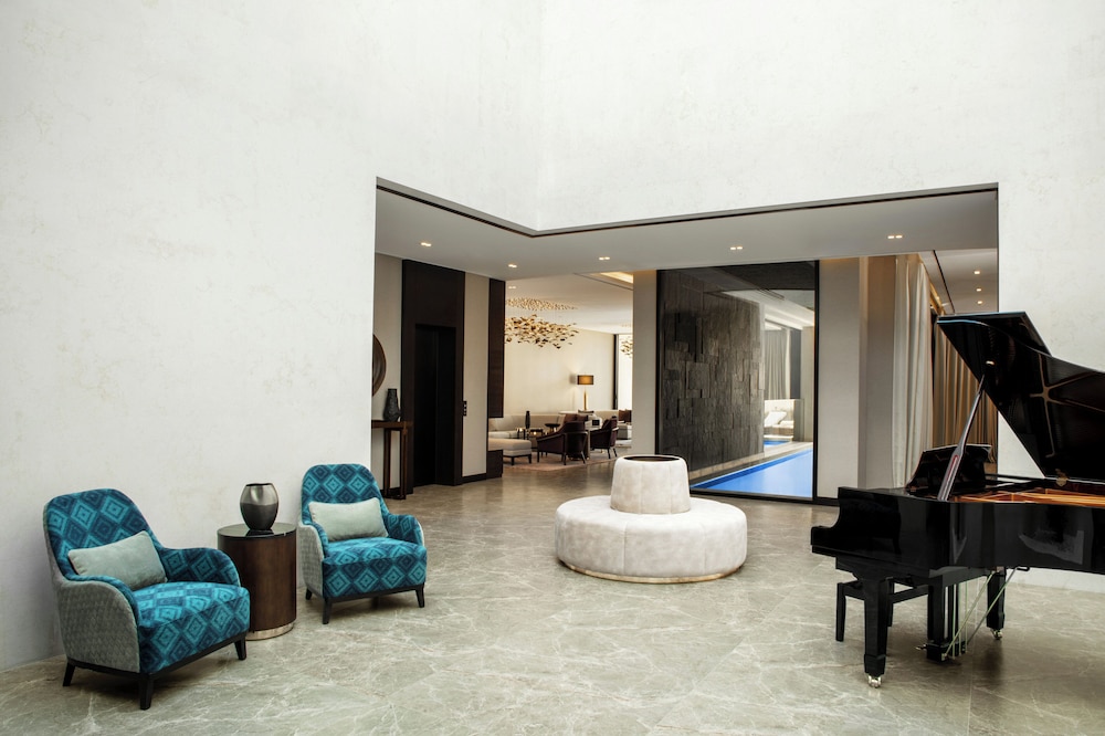 The Biltmore Hotel Villas, Dubai — Swimming pool in Dubai