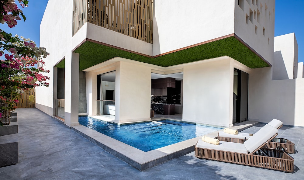 The Biltmore Hotel Villas, Dubai — Swimming pool in Dubai
