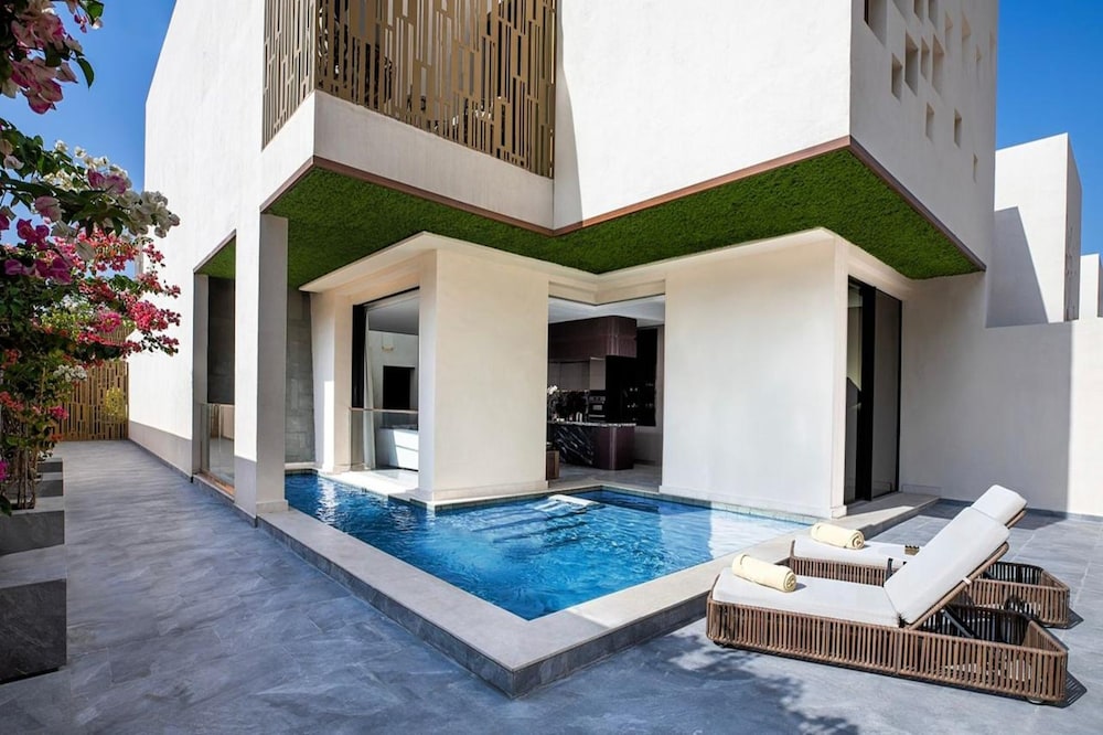 The Biltmore Hotel Villas, Dubai — Swimming pool in Dubai