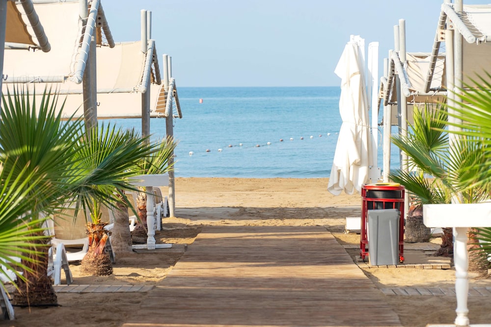 Royal Taj Mahal - All Inclusive — Outdoor in Side