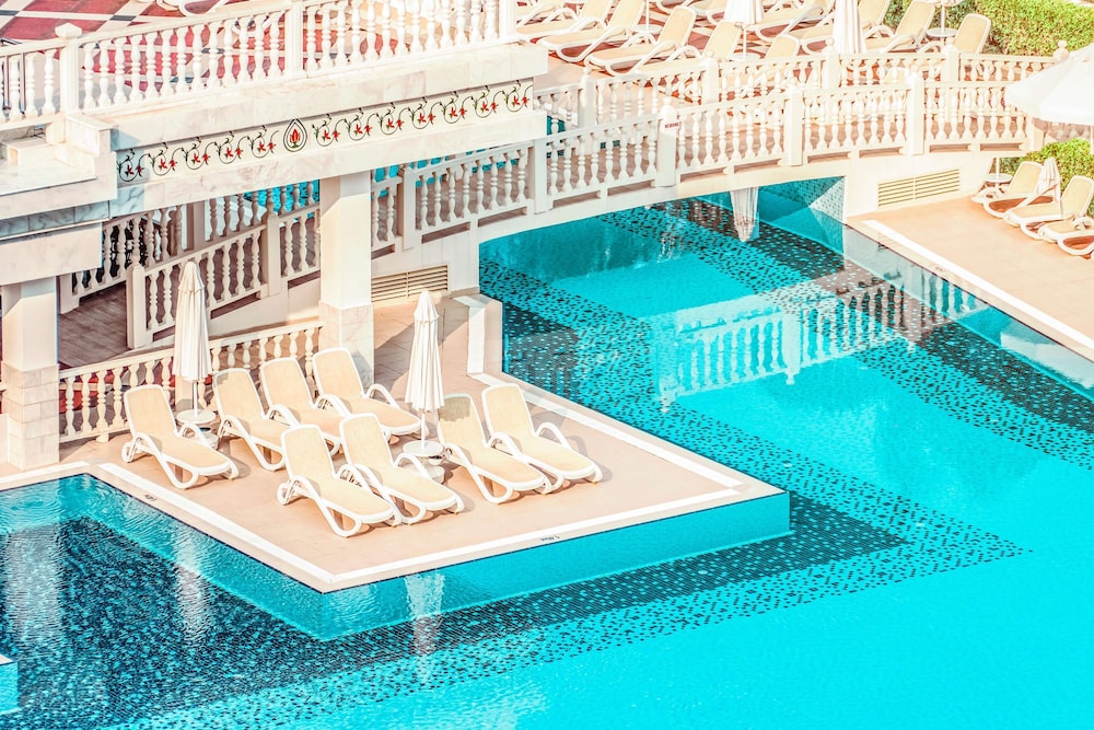 Royal Taj Mahal - All Inclusive — Pool in Side