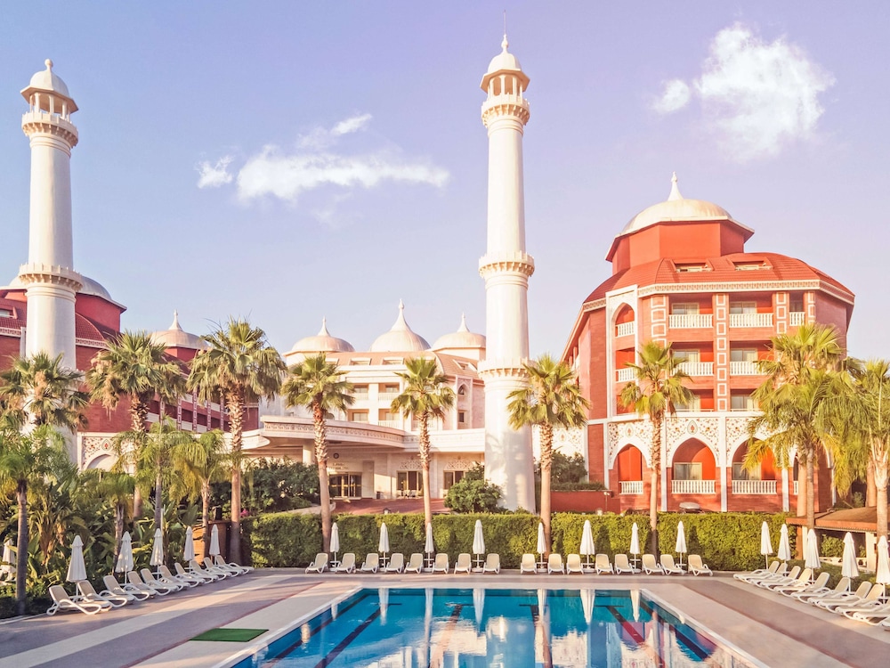 Royal Taj Mahal - All Inclusive — Pool in Side