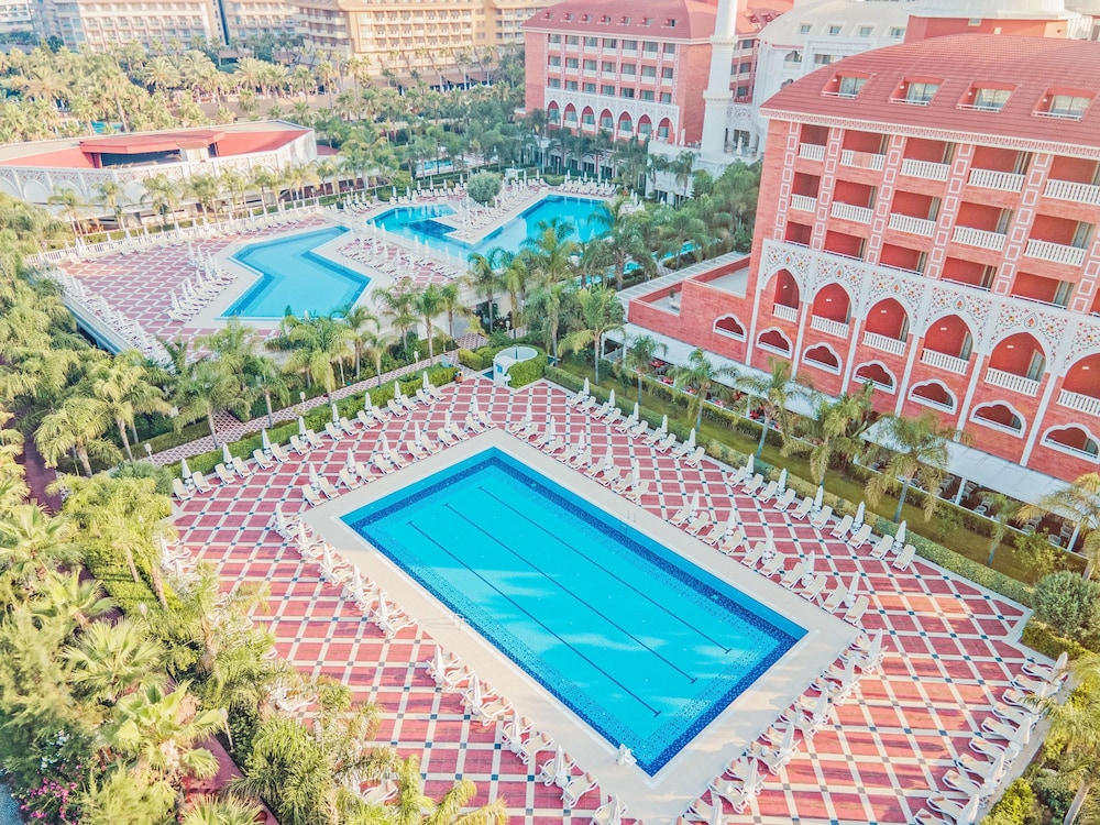 Royal Taj Mahal - All Inclusive — Pool in Side